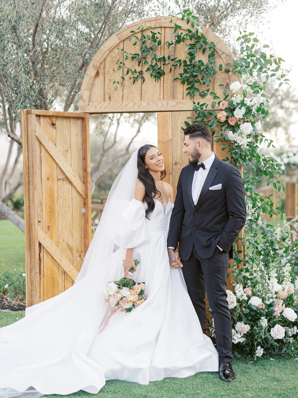 Dreamy California Winery Wedding Inspiration. Desktop Image