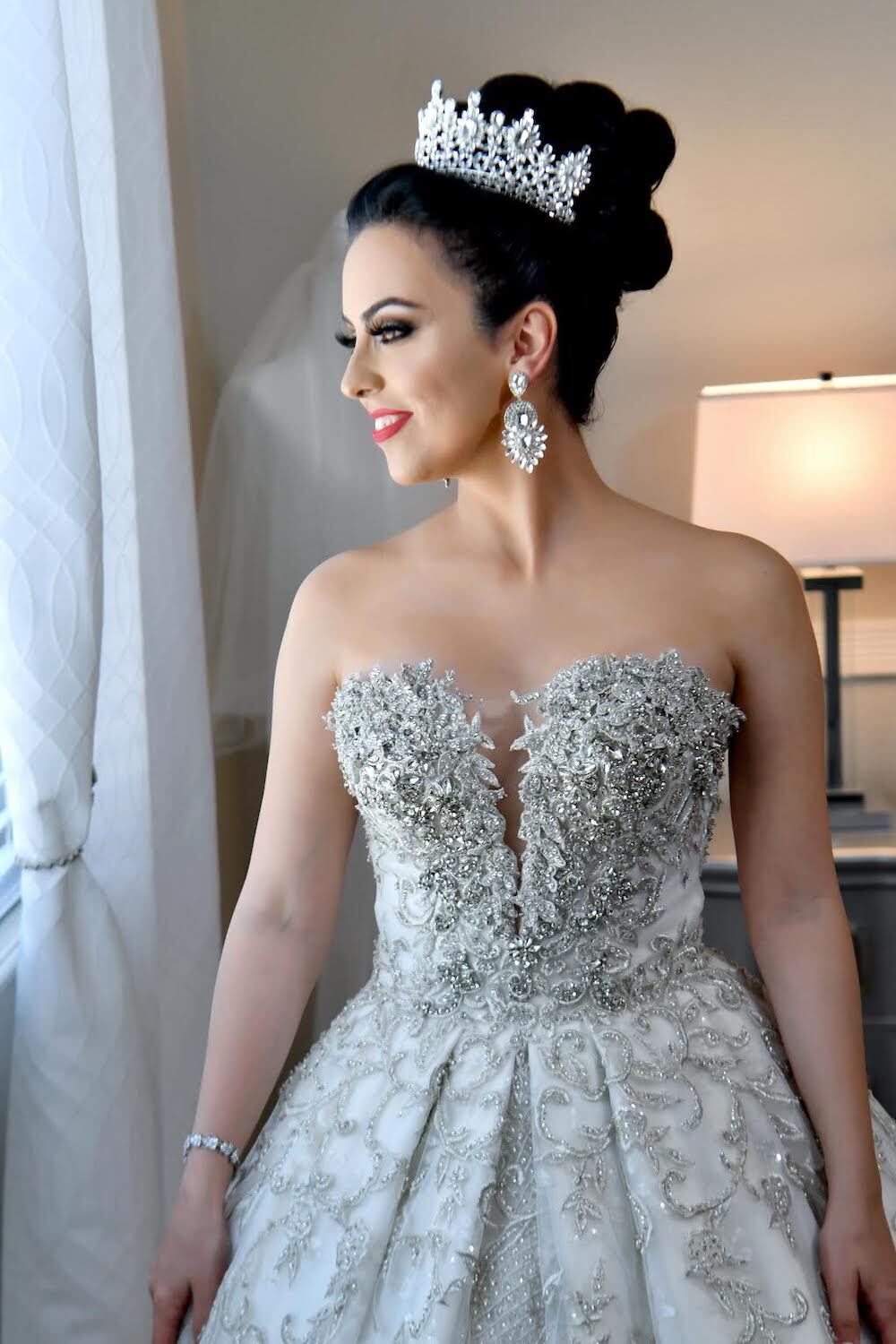 25 Sparkly Wedding Dresses That Captivate