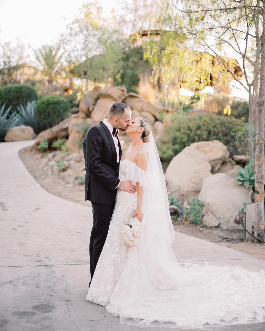 Sarmen &amp; Biyoura Tie The Knot!. Desktop Image
