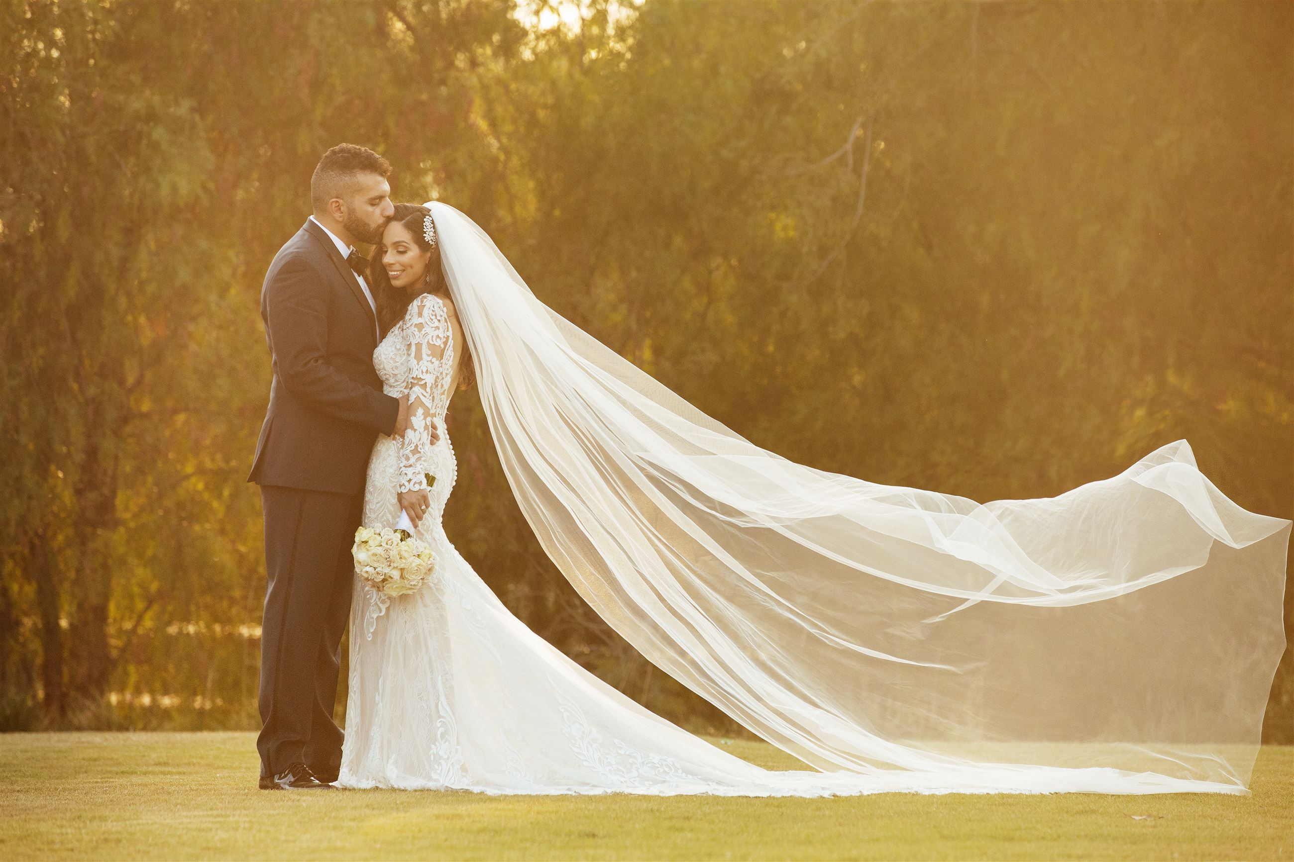 Gigi gets married in Martina Liana!. Desktop Image