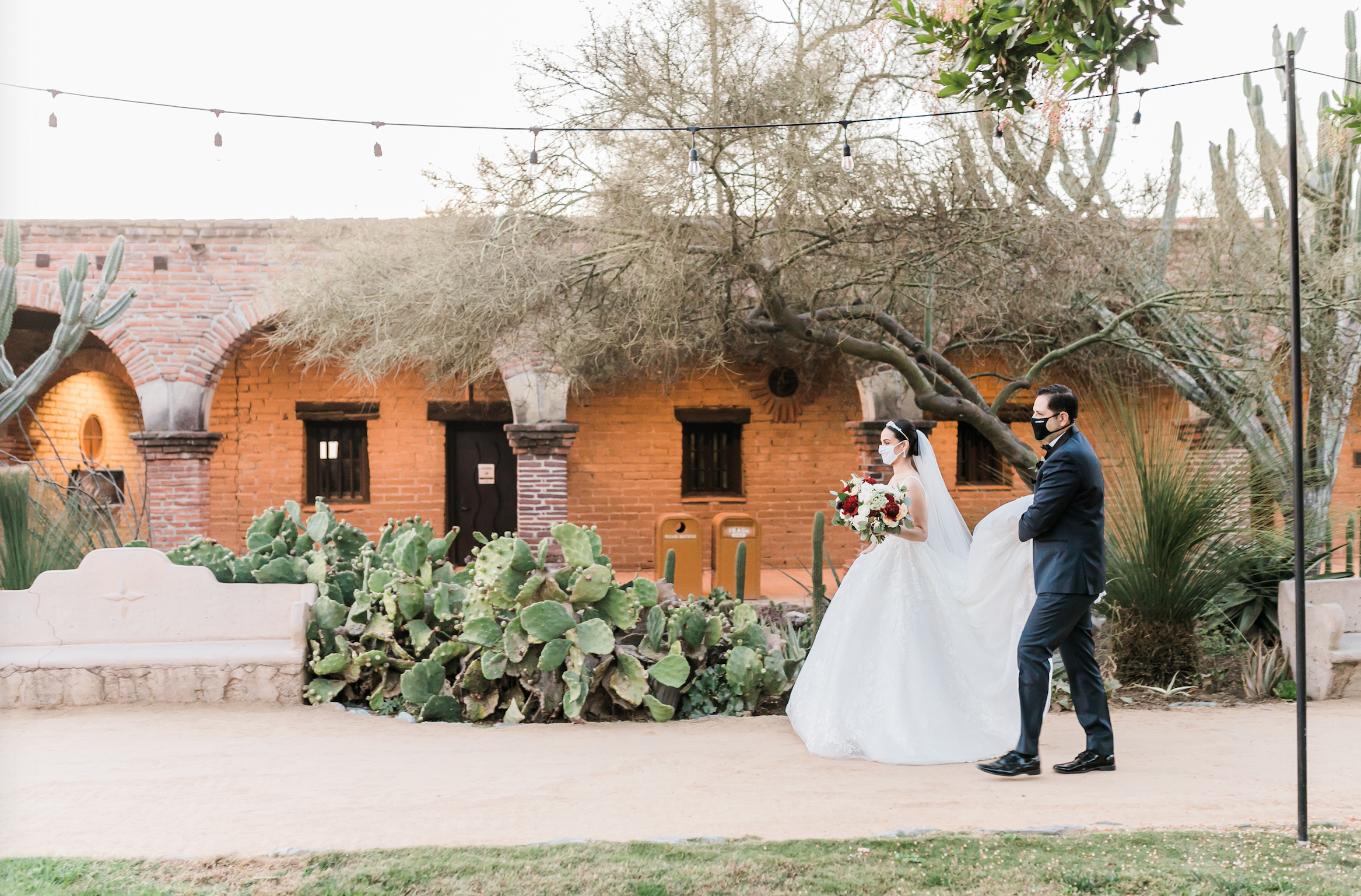Maria gets married in Martina Liana. Desktop Image