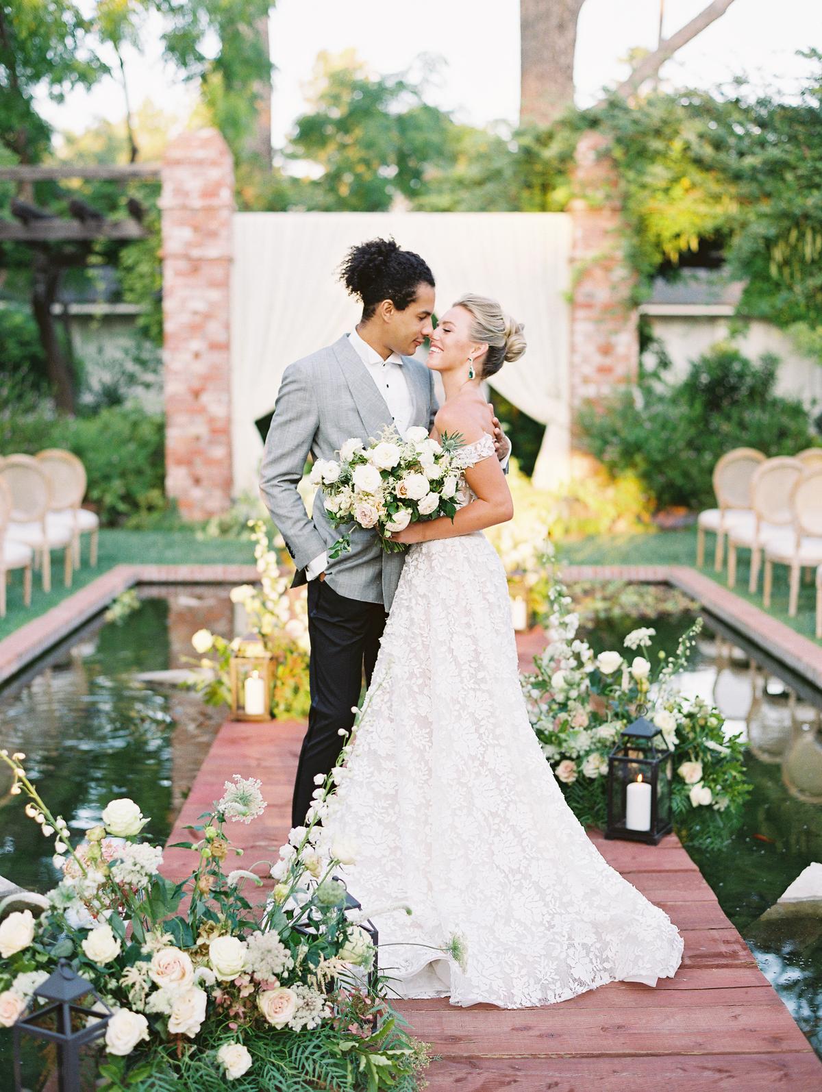 Dream Dress, Dream Venue!. Desktop Image