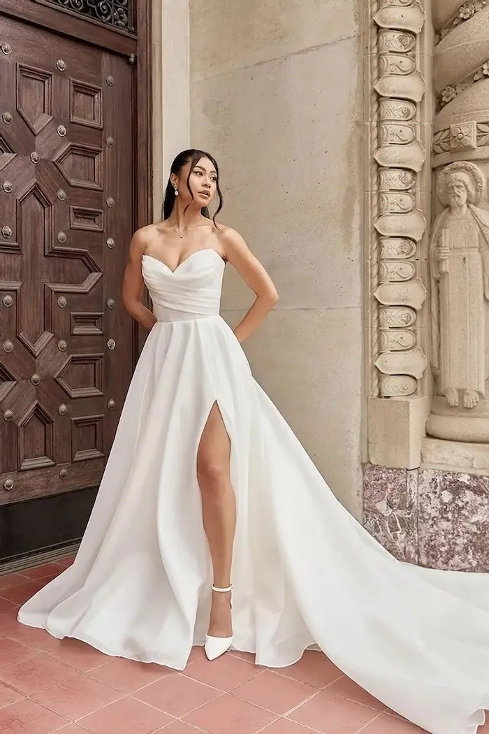 Wedding Dress Inspiration: Leg Slits. Desktop Image