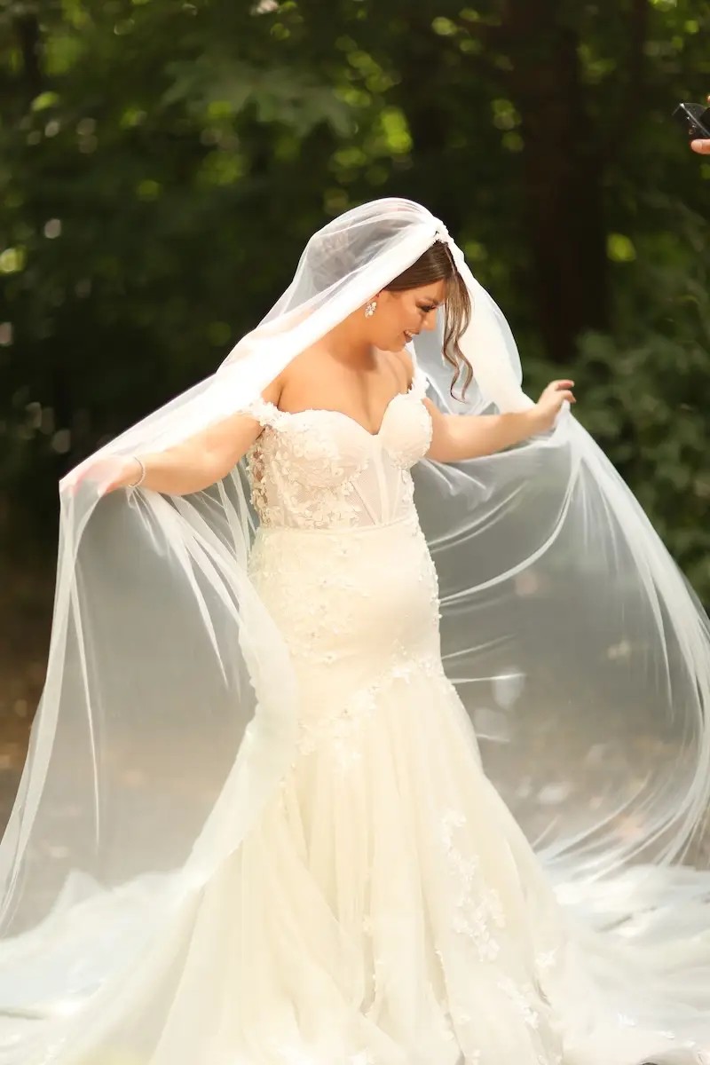 Norma Wears Off the Shoulders, Floral Appliques Wedding Dress. Mobile Image