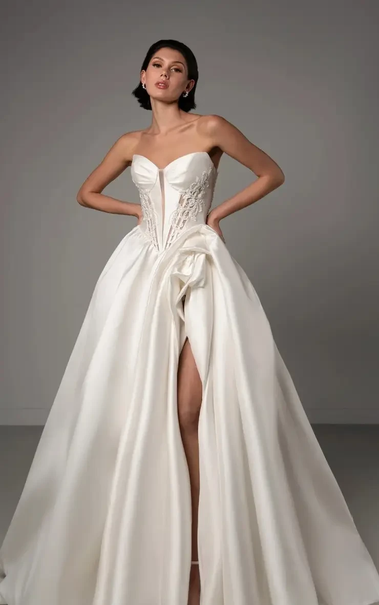 For the Couture Bride: Editorial Design &amp; High-Fashion Details. Desktop Image