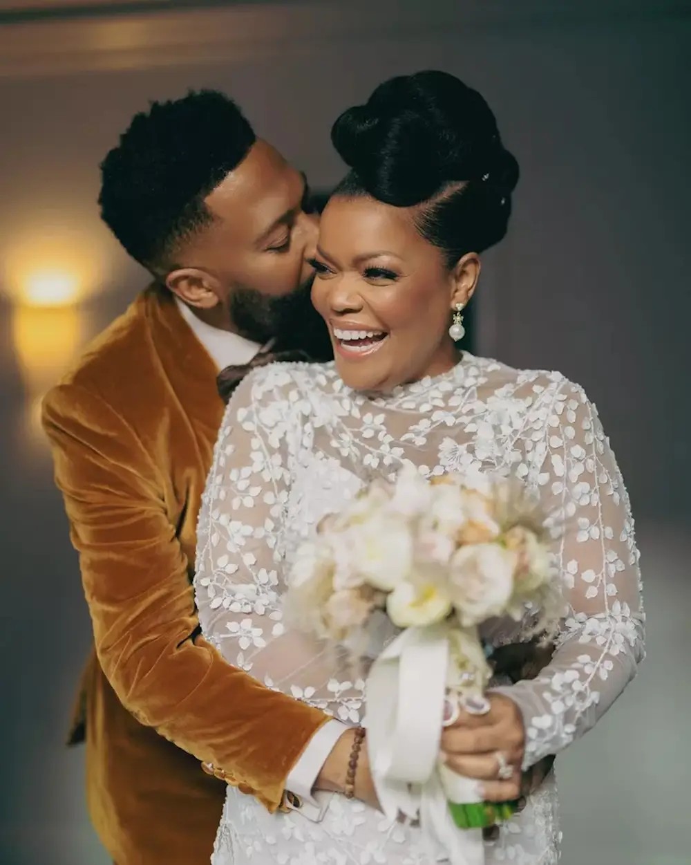 Lovella Bride: Actress Yvette Nicole Brown Marries in Ines Di Santo. Mobile Image