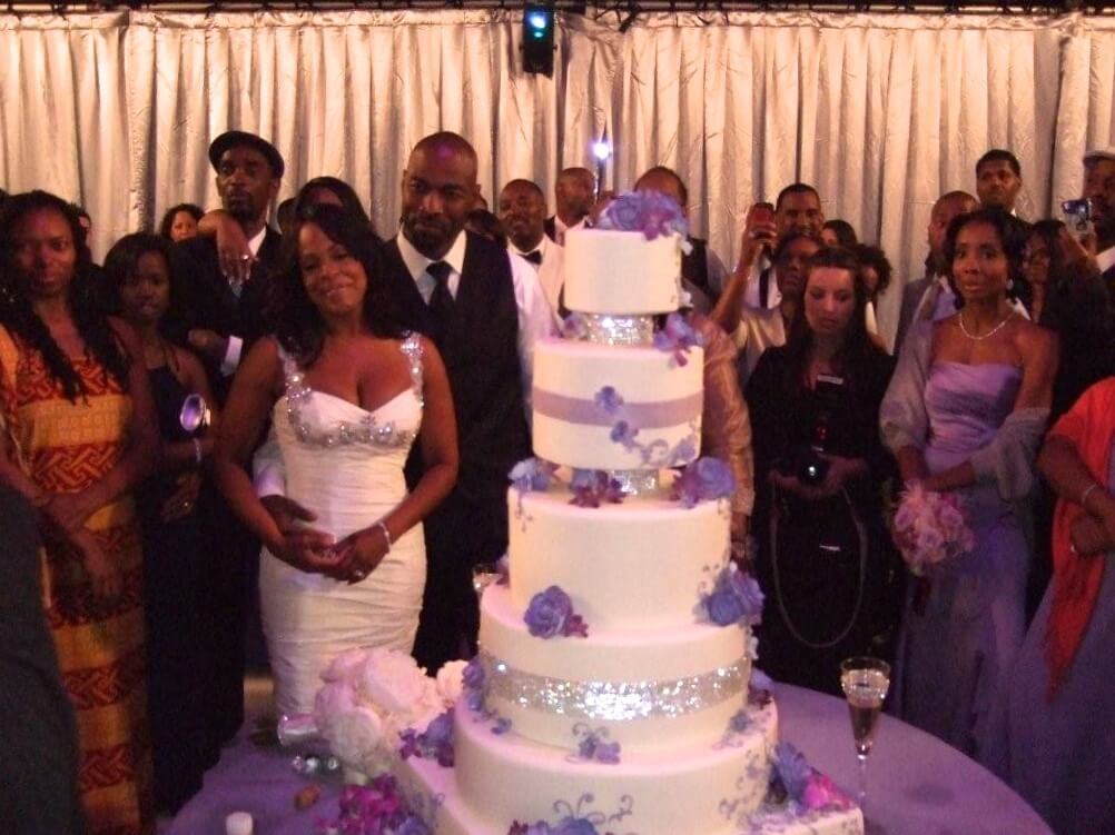 Niecy Nash and her cake at her wedding